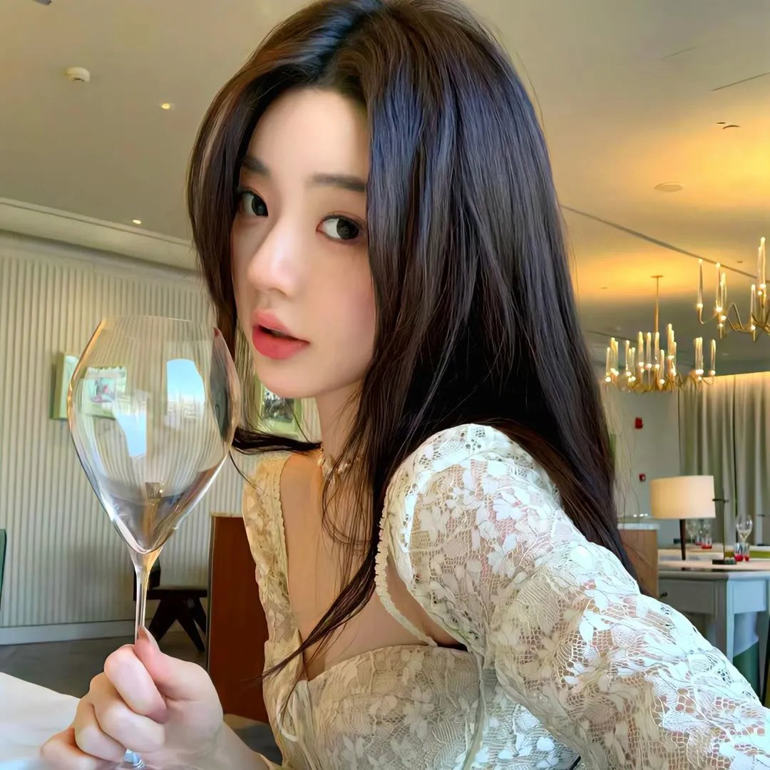 潮湿青春封面